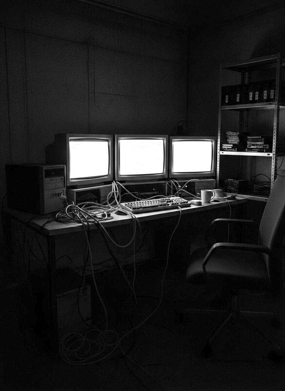multi-monitor workstation